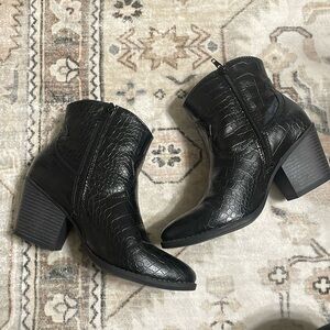 BLACK ANKLE WESTERN COWGIRL BOOTS